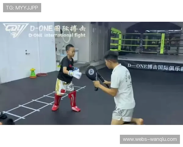 成都拳击马拉松赛举办，百人连续12小时接力打靶